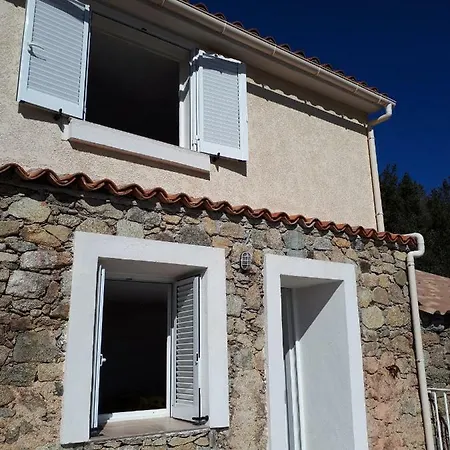 Petite Maison En Pierre Holiday home