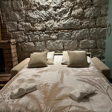Petite Maison En Pierre