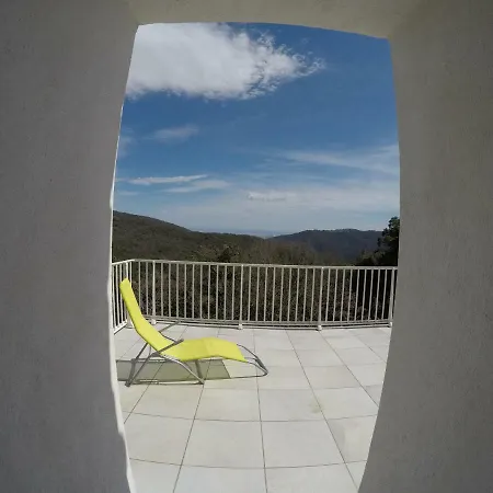 Hébergement de vacances Petite Maison En Pierre *